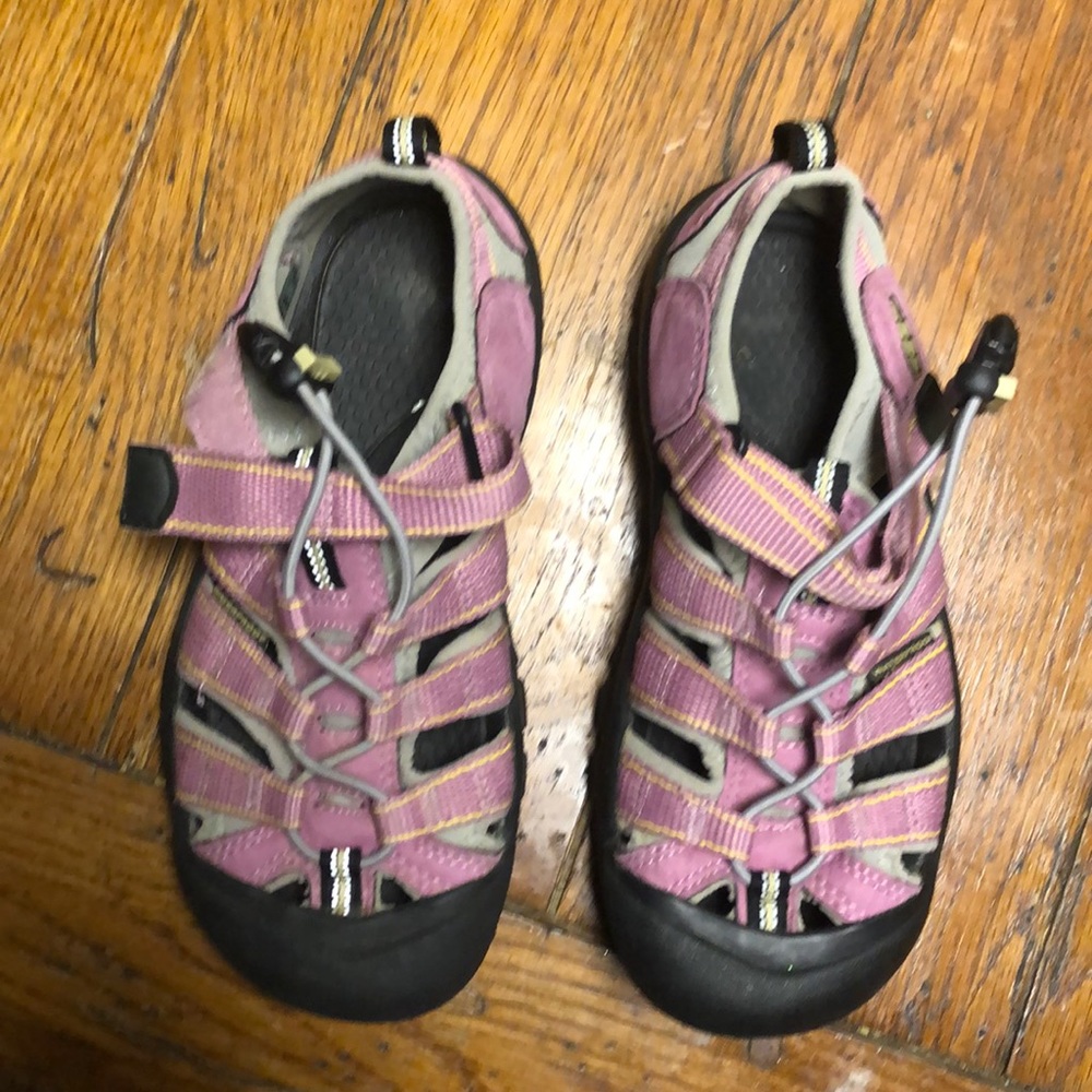 Girls keen sandals water shoes size 3